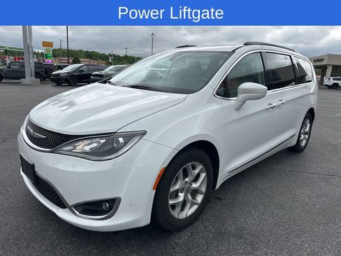 Used 2017 Chrysler Pacifica Touring-L w/ Tire & Wheel Group FWD image 8
