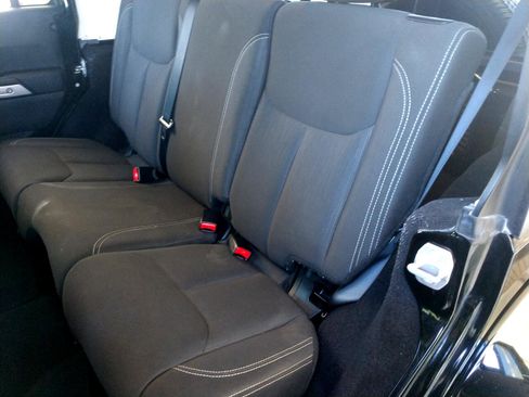 Used 2016 Jeep Wrangler Unlimited Sahara image 25