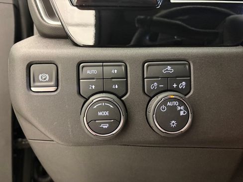 Used 2025 Chevrolet Silverado 1500 LT AWD/4WD image 13