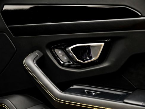 Used 2021 Lamborghini Urus image 98