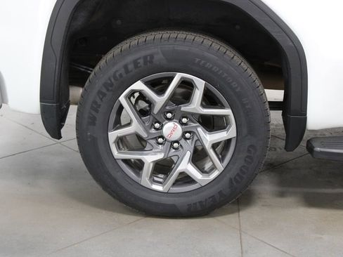Used 2023 GMC Sierra 1500 SLT AWD/4WD image 16