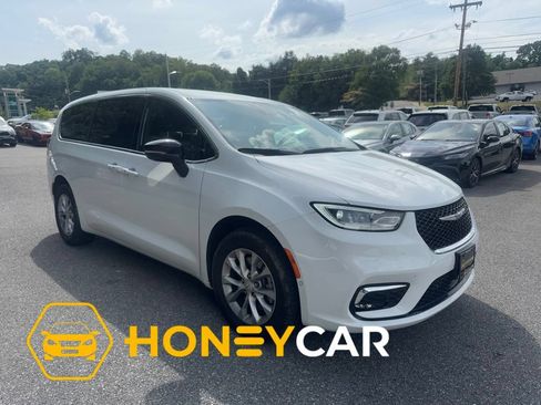 Used 2025 Chrysler Pacifica Select AWD/4WD image 1