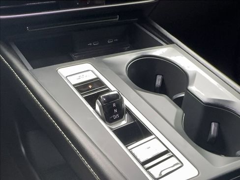 Used 2024 Volkswagen Atlas Cross Sport SE image 40