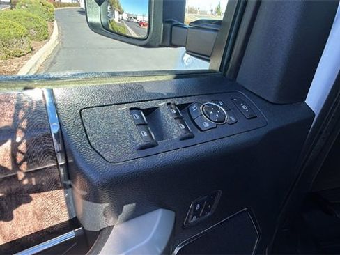 Used 2018 Ford F250 Lariat w/ Lariat Value Package image 21