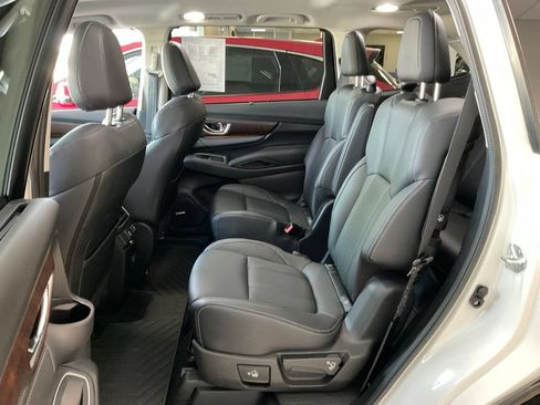 Used 2023 Subaru Ascent Touring AWD/4WD image 23
