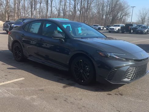 New 2026 Toyota Camry SE image 2