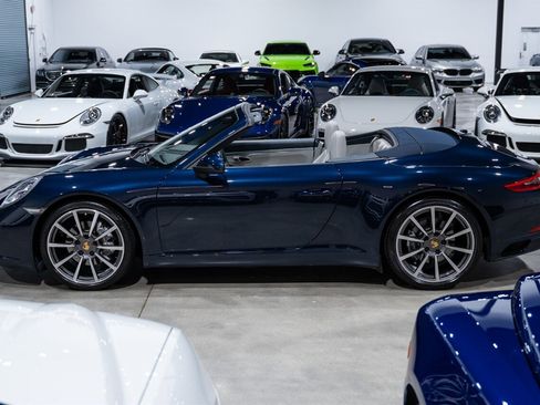 Used 2019 Porsche 911 Carrera RWD image 3
