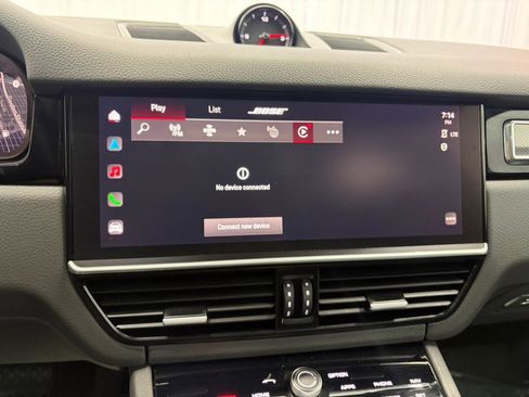 Used 2022 Porsche Cayenne Platinum Edition AWD/4WD image 28