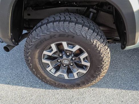 Used 2023 Toyota Tacoma TRD Off-Road w/ Technology Package AWD/4WD image 32
