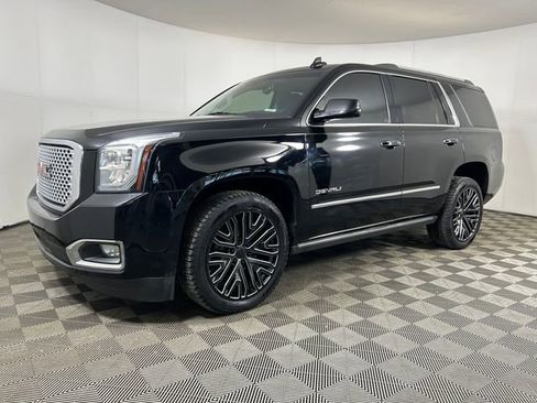 Used 2017 GMC Yukon Denali image 2