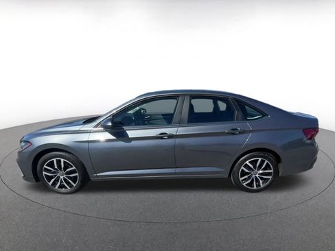 Used 2025 Volkswagen Jetta SE image 9