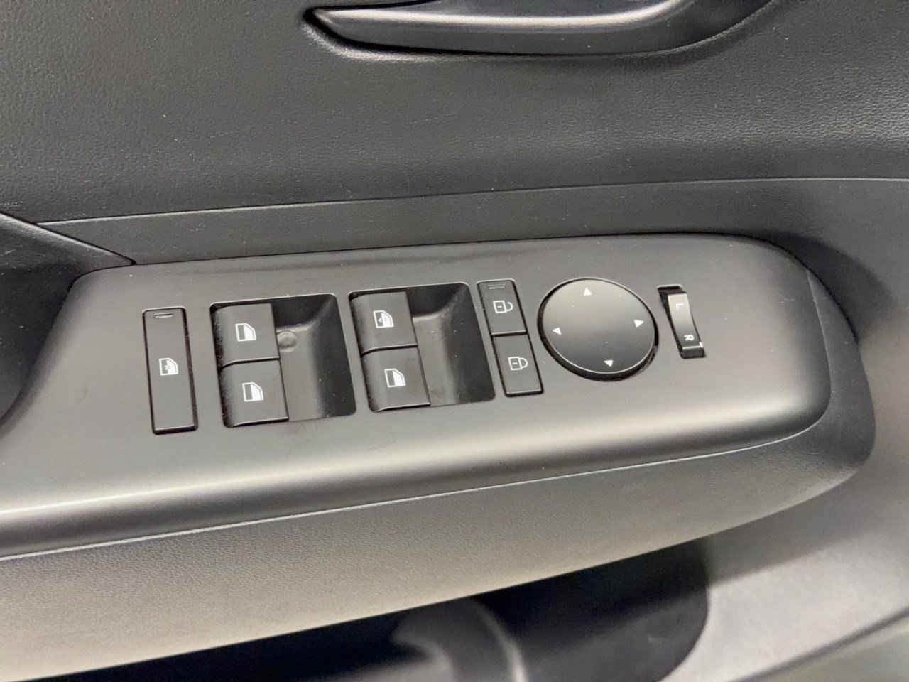 Used 2025 Hyundai Kona SEL AWD/4WD image 15
