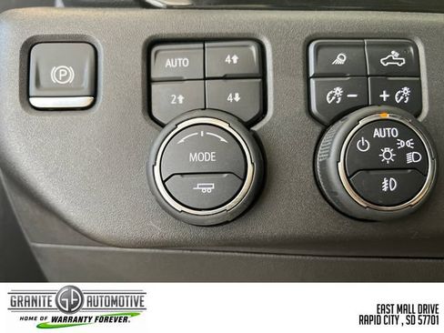 Used 2024 Chevrolet Silverado 1500 LT Trail Boss w/ LT Trail Boss Premium Package AWD/4WD image 31