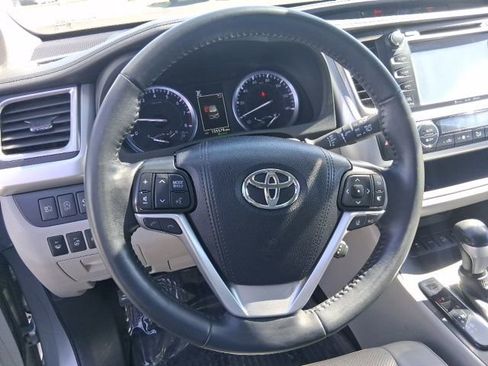 Used 2019 Toyota Highlander Limited Platinum AWD/4WD image 19