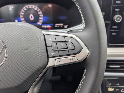 New 2026 Volkswagen Taos SE image 18