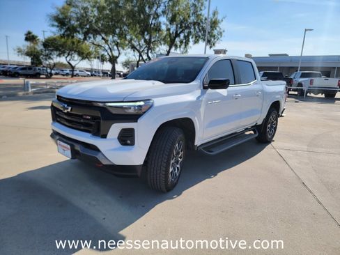 Used 2024 Chevrolet Colorado Z71 w/ Z71 Convenience Package 2 image 3