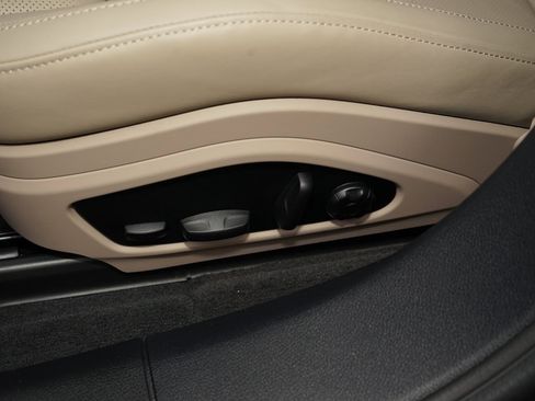 Used 2025 Porsche Panamera 4 image 30