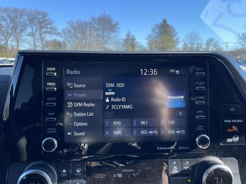 Used 2020 Toyota Highlander LE image 27