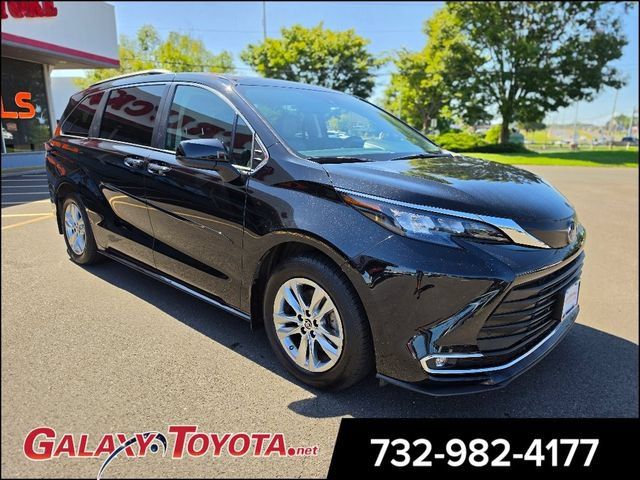 Used 2024 Toyota Sienna XLE w/ XLE Plus Package AWD/4WD image 1