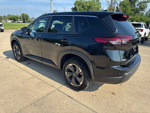 Used 2024 Nissan Rogue SV FWD image 5