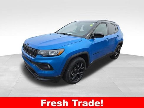 Used 2023 Jeep Compass Latitude w/ Convenience Group AWD/4WD image 1