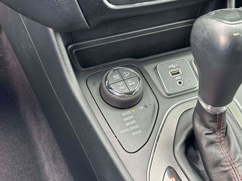 Used 2023 Jeep Cherokee Trailhawk image 30