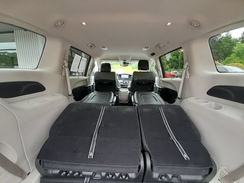 Used 2023 Chrysler Pacifica Touring-L FWD image 48