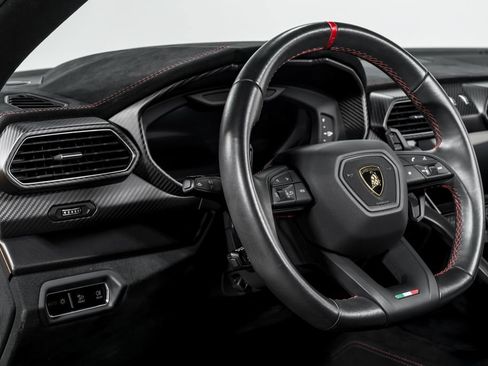 Used 2023 Lamborghini Urus Performante AWD/4WD image 14