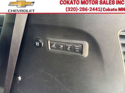 Used 2017 Chrysler Pacifica Limited w/ UConnect Theater Package FWD image 12
