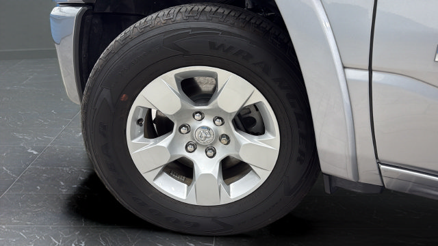 Used 2025 RAM 1500 Big Horn AWD/4WD image 37
