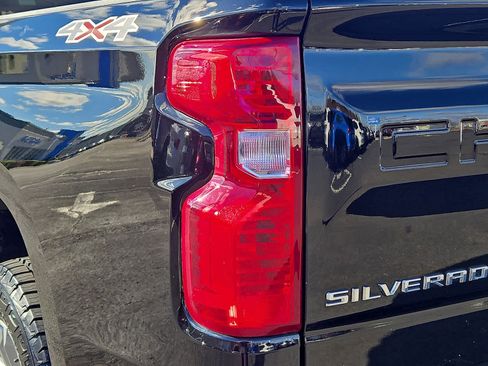 Used 2022 Chevrolet Silverado 1500 LT image 11