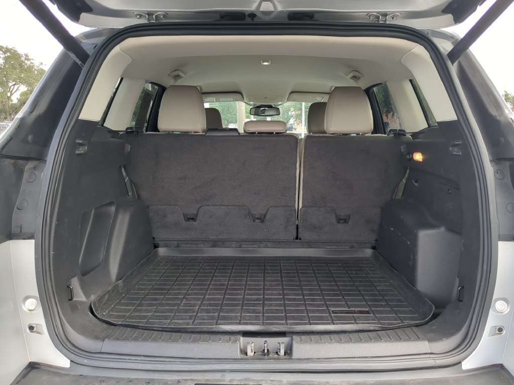 Used 2018 Ford Escape SEL w/ Ford Safe & Smart Package FWD image 10