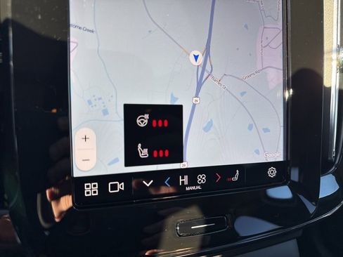 Used 2025 Volvo XC40 B5 Core w/ Climate Package image 23