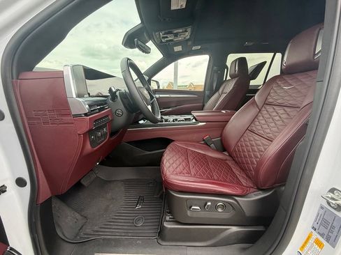 Certified 2026 Cadillac Escalade Sport w/ LPO, ONYX Package AWD/4WD image 29