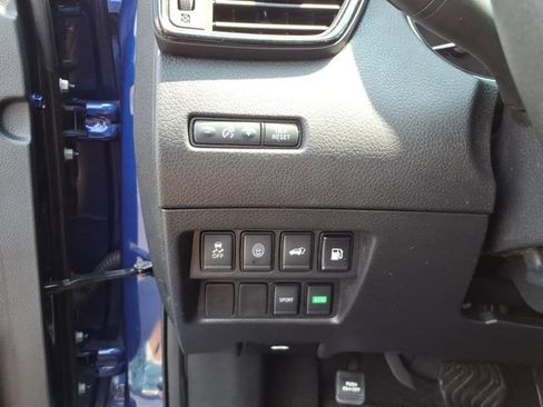 Used 2019 Nissan Rogue SV FWD image 11