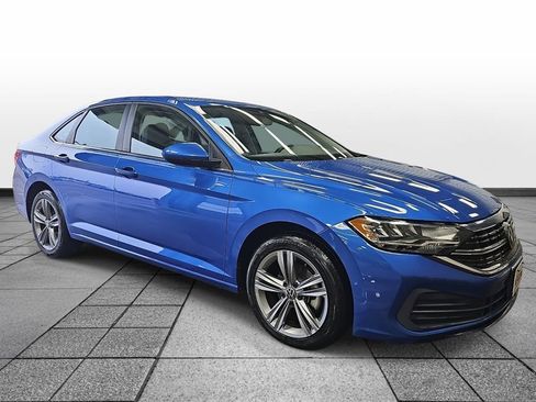 Used 2024 Volkswagen Jetta SE image 3