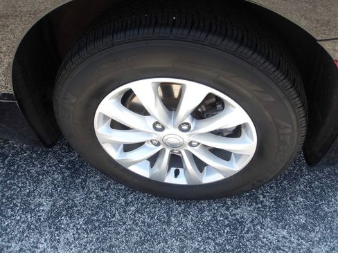 Used 2017 Chrysler Pacifica Touring-L FWD image 6