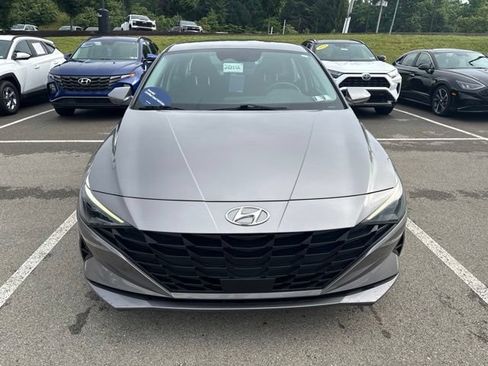 Used 2022 Hyundai Elantra SEL w/ Convenience Package FWD image 8