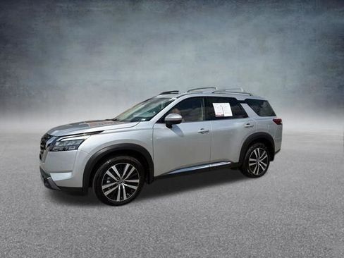 Used 2025 Nissan Pathfinder Platinum w/ Cargo Package AWD/4WD image 15