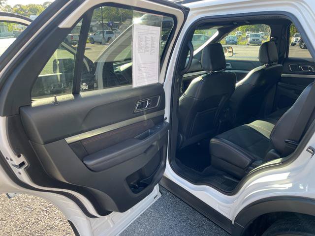 Used 2018 Ford Explorer XLT w/ Equipment Group 202A AWD/4WD image 20