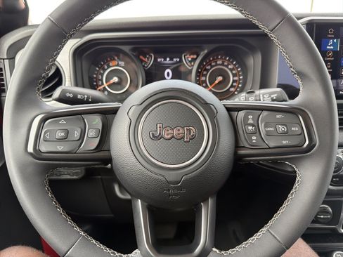 Used 2025 Jeep Wrangler Unlimited Sport AWD/4WD image 24