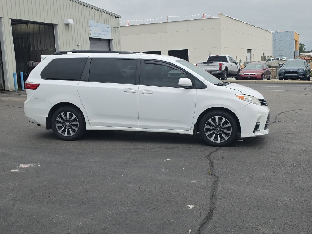 Used 2019 Toyota Sienna LE AWD/4WD image 8