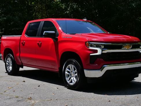 Used 2025 Chevrolet Silverado 1500 LT AWD/4WD image 4