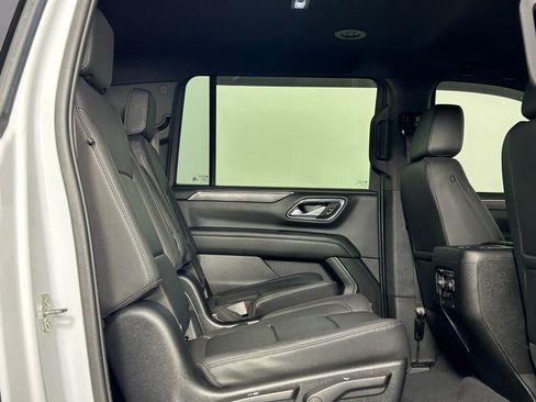 Used 2022 Chevrolet Suburban Z71 image 14