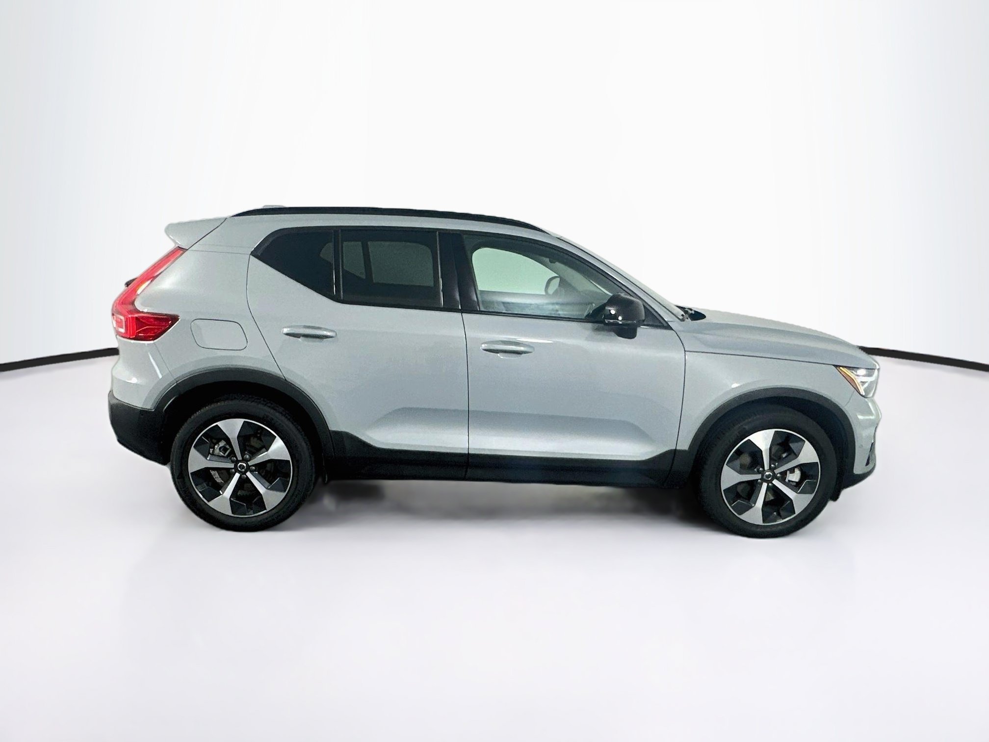 Used 2026 Volvo XC40 B5 Plus AWD/4WD image 10