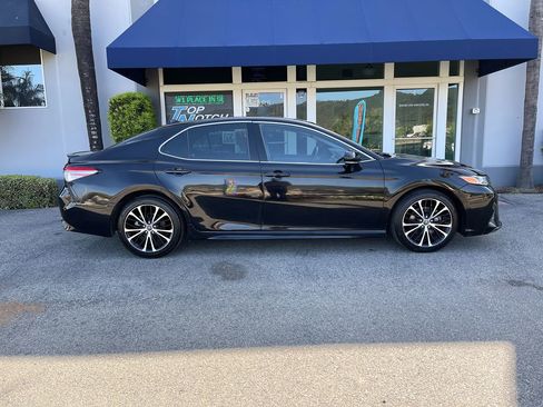 Used 2019 Toyota Camry SE image 4