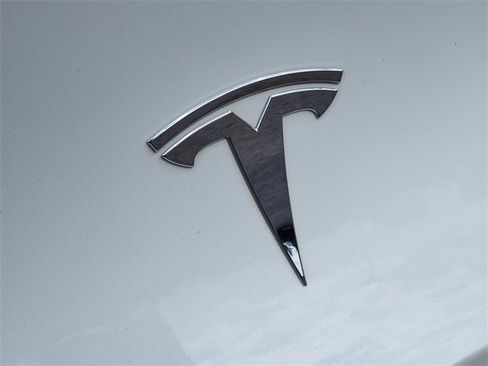 Used 2022 Tesla Model Y Long Range image 5