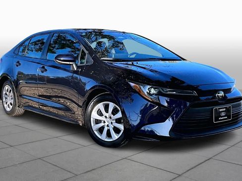 Used 2023 Toyota Corolla LE image 3