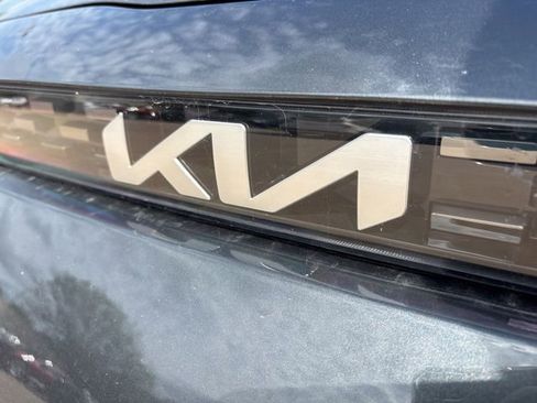 Used 2025 Kia Soul LX w/ LX Technology Package FWD image 2