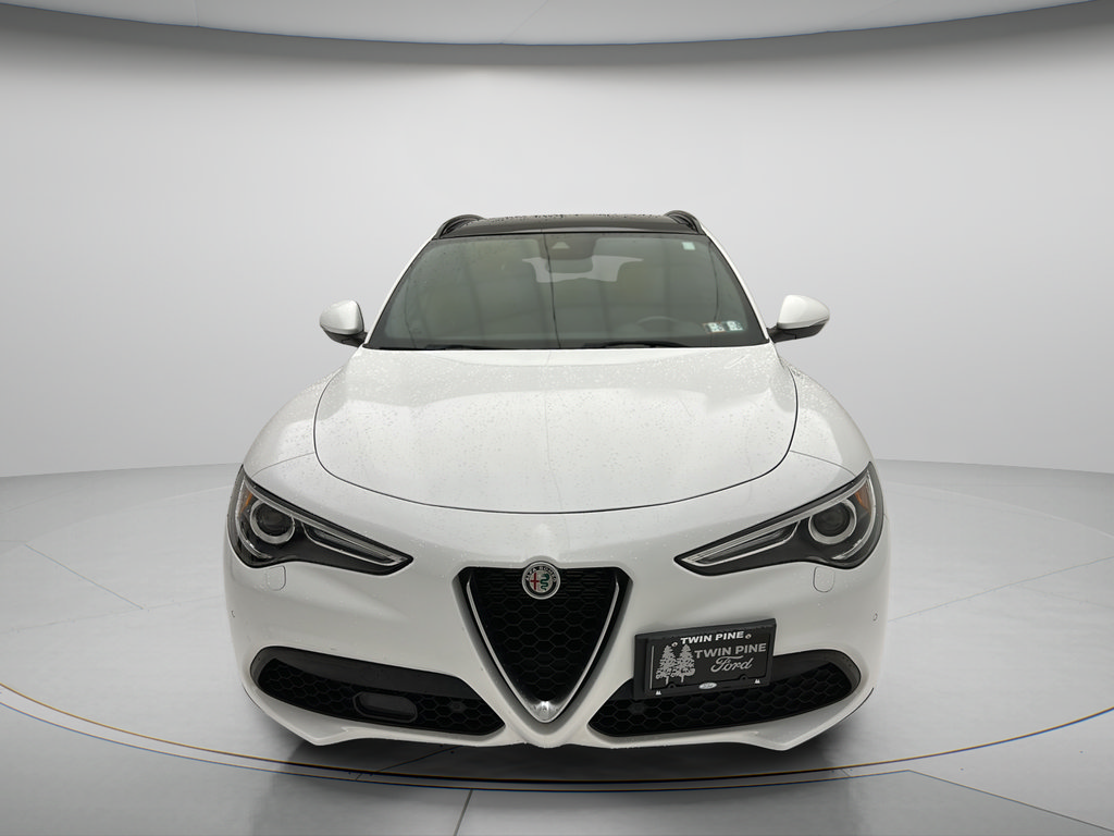 Used 2023 Alfa Romeo Stelvio Ti AWD/4WD image 2